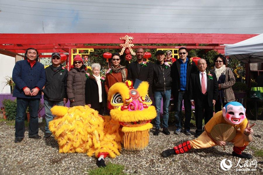 方李邦琴亚裔社区园地举办新年庆祝活动，旧金山市议员华颂善现场颁发荣誉证书